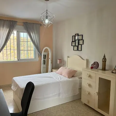 Casa Victoria. Adosado En Benajarafe. Tatil Evi *